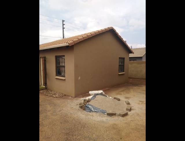 3 BEDROOM HOUSE FOR SALE IN PROTEA GLEN EXT